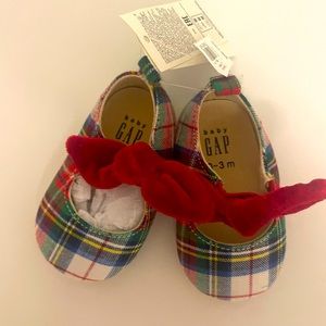 Baby Gap Holiday Flats with velvet bow size 0-3
